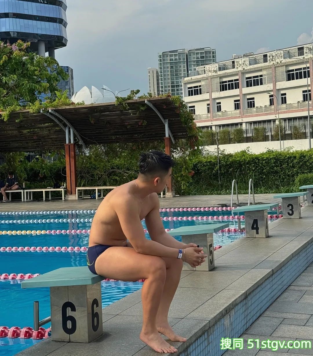 越南男飞机师,饱满胸肌结实腹肌,这制服下的肉体竟然这么性感 - 51虹马 越南男飞机师,饱满胸肌结实腹肌,这制服下的肉体竟然这么性感 - 51虹马