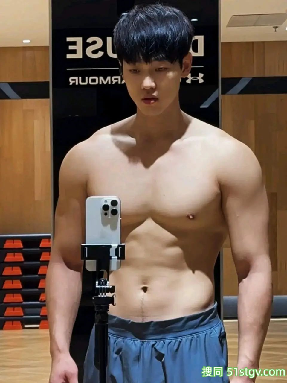 东北帅哥，粗壮脂包肌 - 51虹马