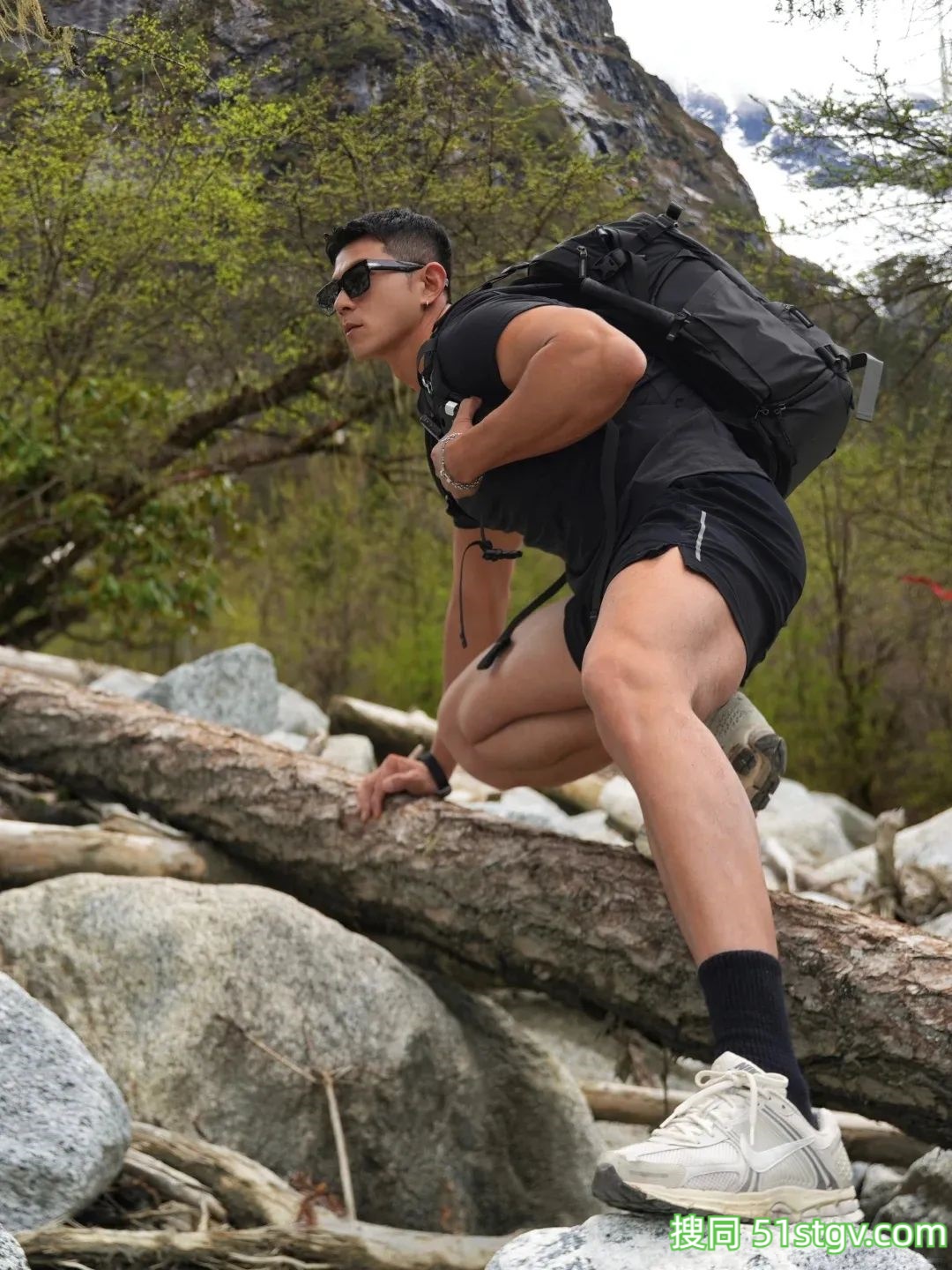 成都健身博主,厚实蝙蝠背马达腹粗腿,这才是真正蜂腰熊背,谁酸了我不说 - 51虹马 成都健身博主,厚实蝙蝠背马达腹粗腿,这才是真正蜂腰熊背,谁酸了我不说 - 51虹马