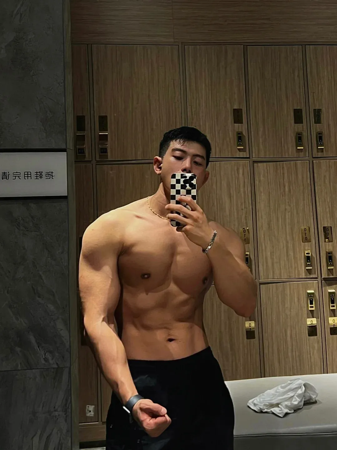 成都健身博主,厚实蝙蝠背马达腹粗腿,这才是真正蜂腰熊背,谁酸了我不说 - 51虹马 成都健身博主,厚实蝙蝠背马达腹粗腿,这才是真正蜂腰熊背,谁酸了我不说 - 51虹马