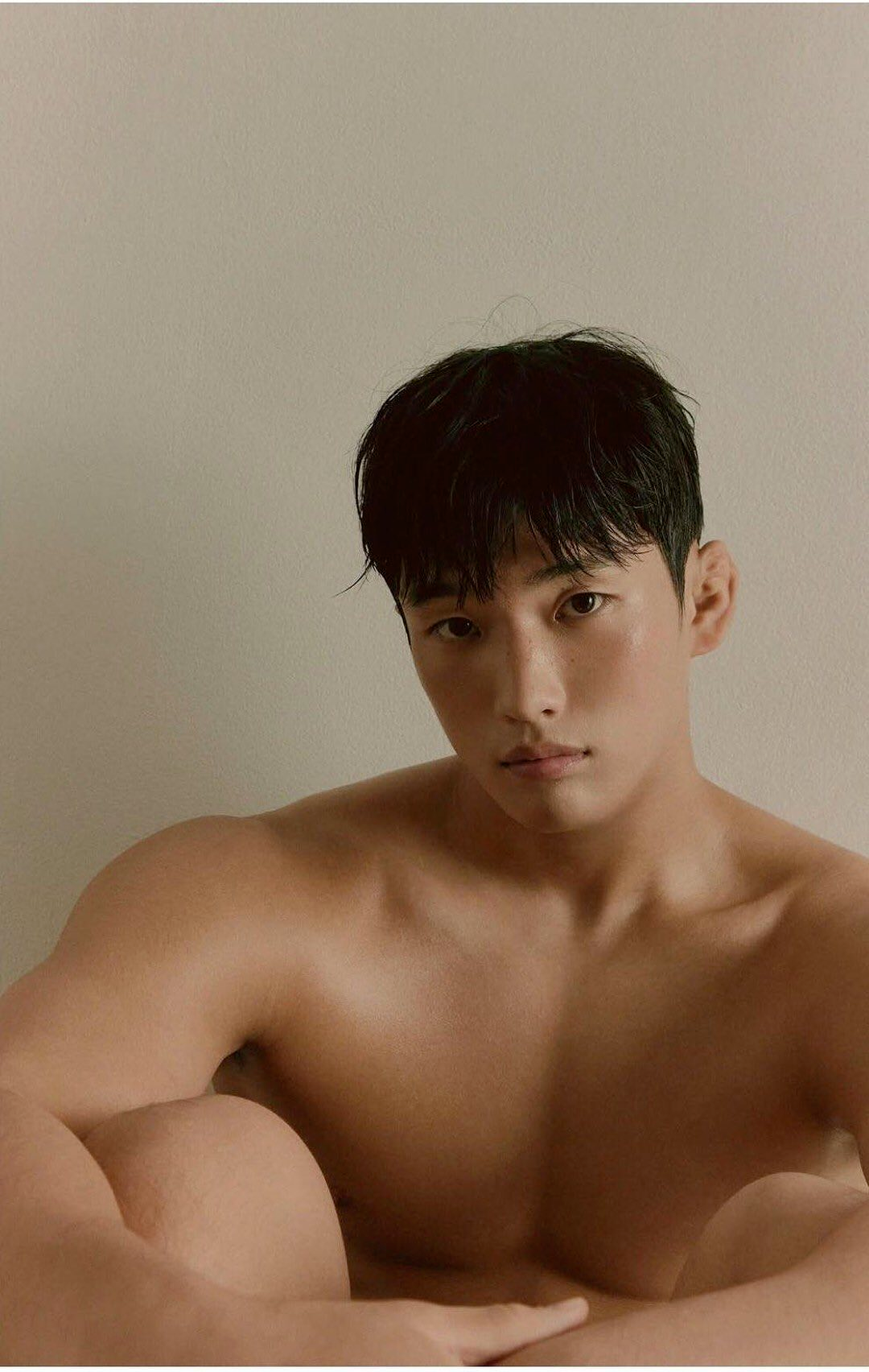 23岁韩国65公斤自由摔跤选手，炸裂的肩部手臂肌肉，磐石般臀大肌必胜秘诀 - 51虹马