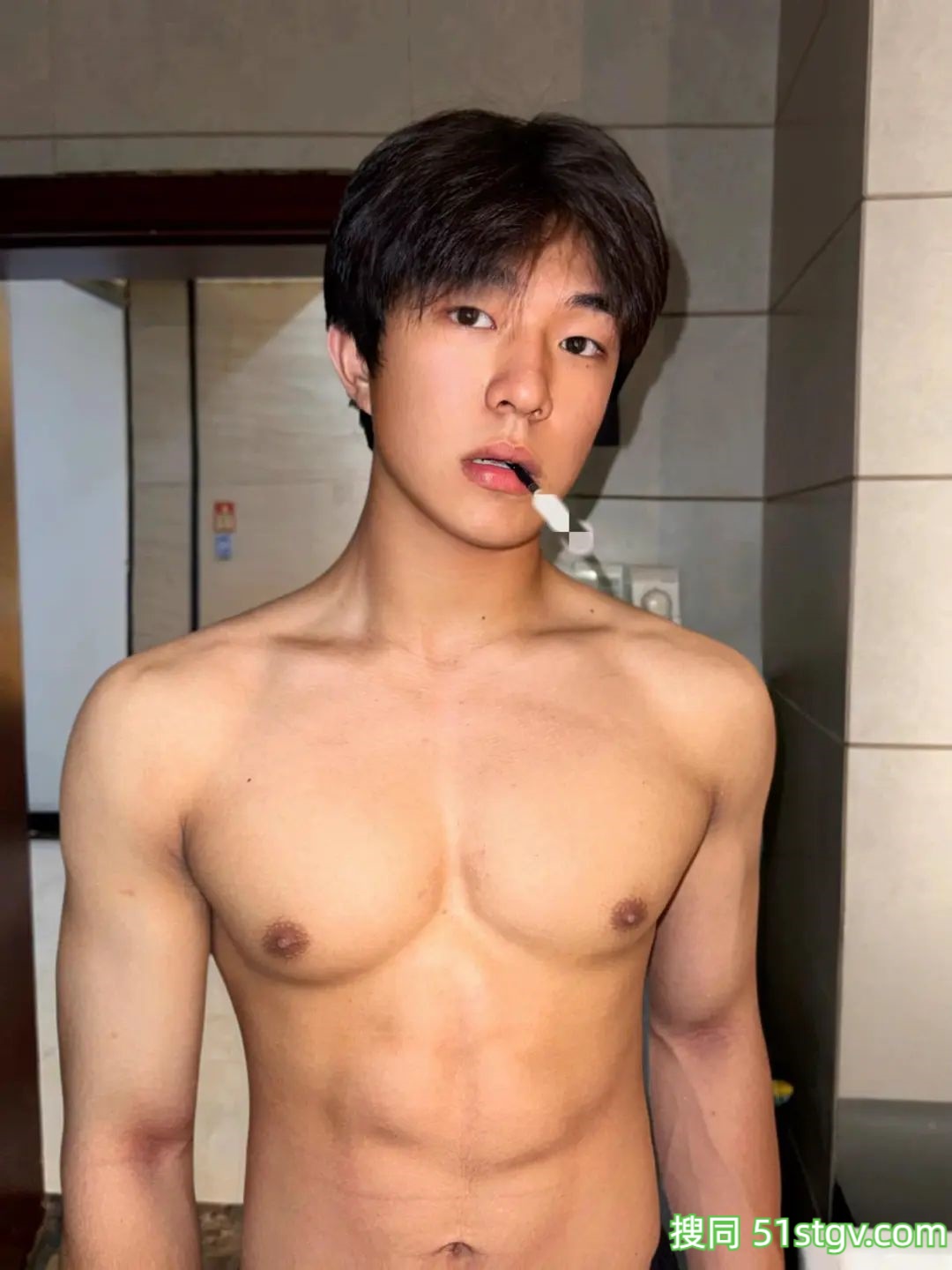 05帅气大男孩 - 51虹马