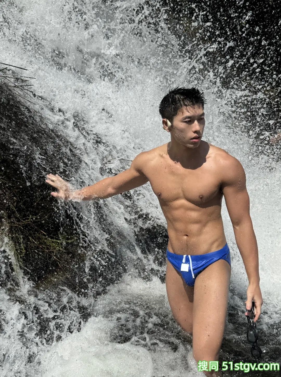 想和帅哥一起玩水 - 51虹马