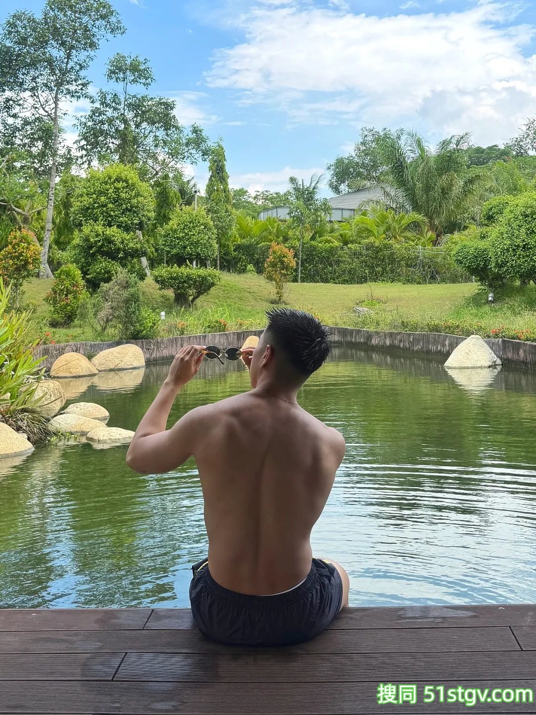 越南男飞机师,饱满胸肌结实腹肌,这制服下的肉体竟然这么性感 - 51虹马 越南男飞机师,饱满胸肌结实腹肌,这制服下的肉体竟然这么性感 - 51虹马