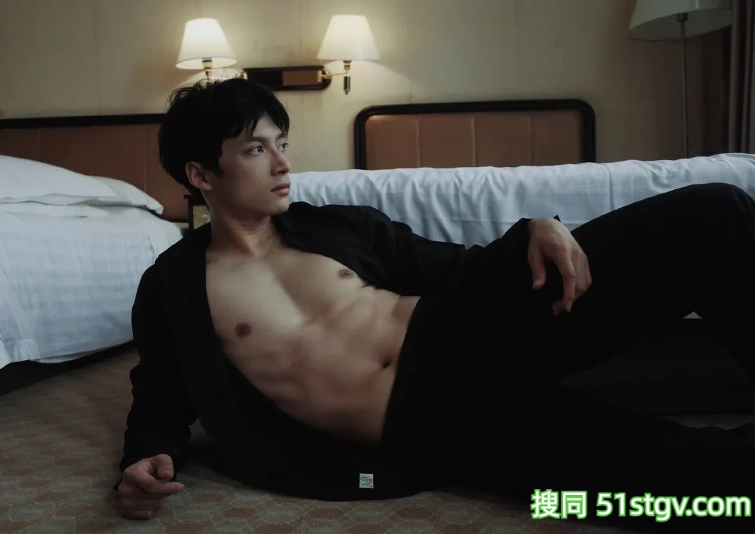 29岁广州奶气H腰肌肉男，全身瘦壮腱子肉，顶级诱惑张力满满 - 51虹马