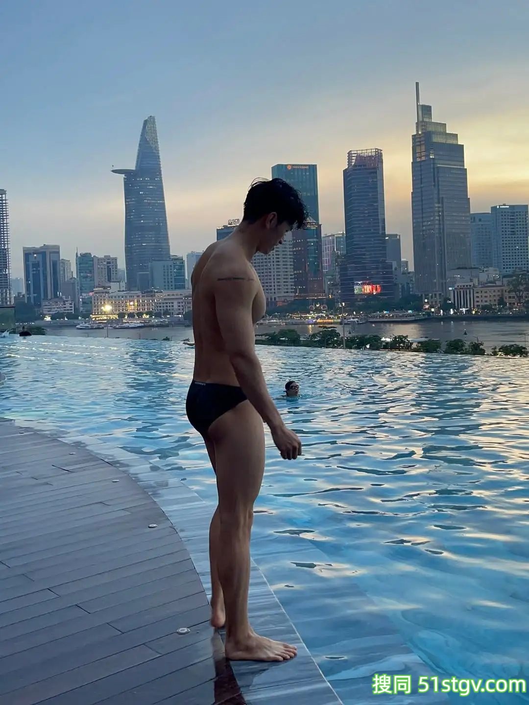 薄肌身材大长腿 - 51虹马