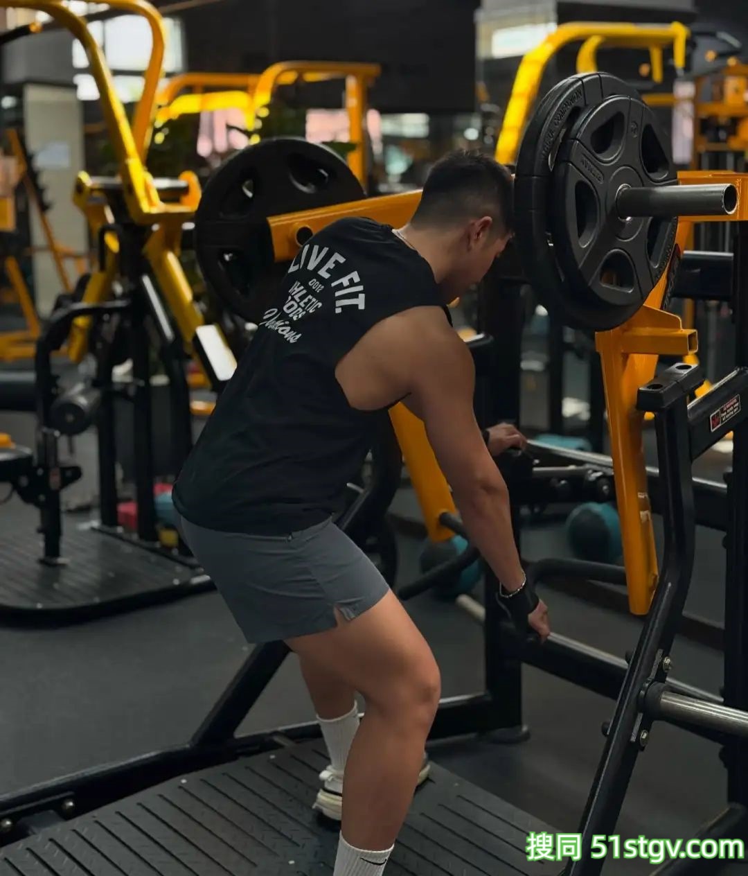 越南男飞机师,饱满胸肌结实腹肌,这制服下的肉体竟然这么性感 - 51虹马 越南男飞机师,饱满胸肌结实腹肌,这制服下的肉体竟然这么性感 - 51虹马