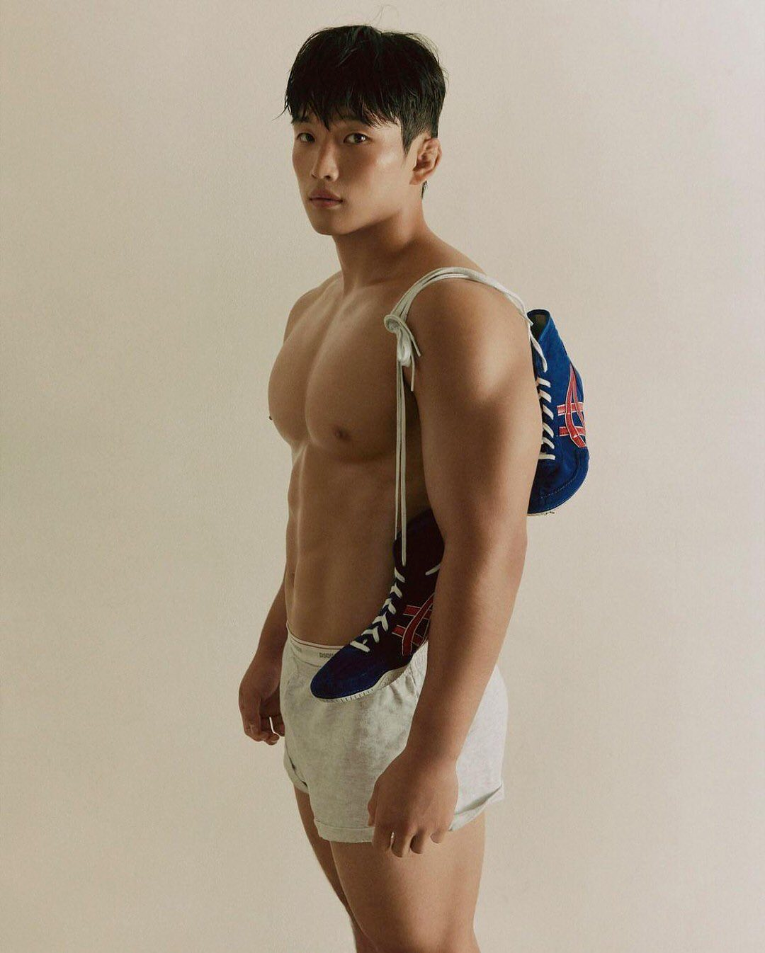 23岁韩国65公斤自由摔跤选手，炸裂的肩部手臂肌肉，磐石般臀大肌必胜秘诀 - 51虹马