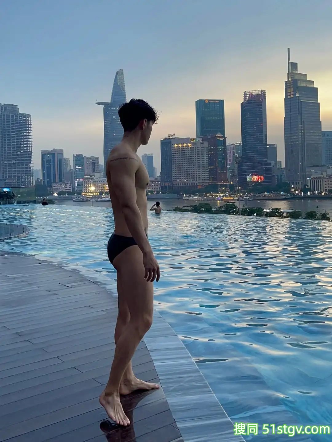 薄肌身材大长腿 - 51虹马