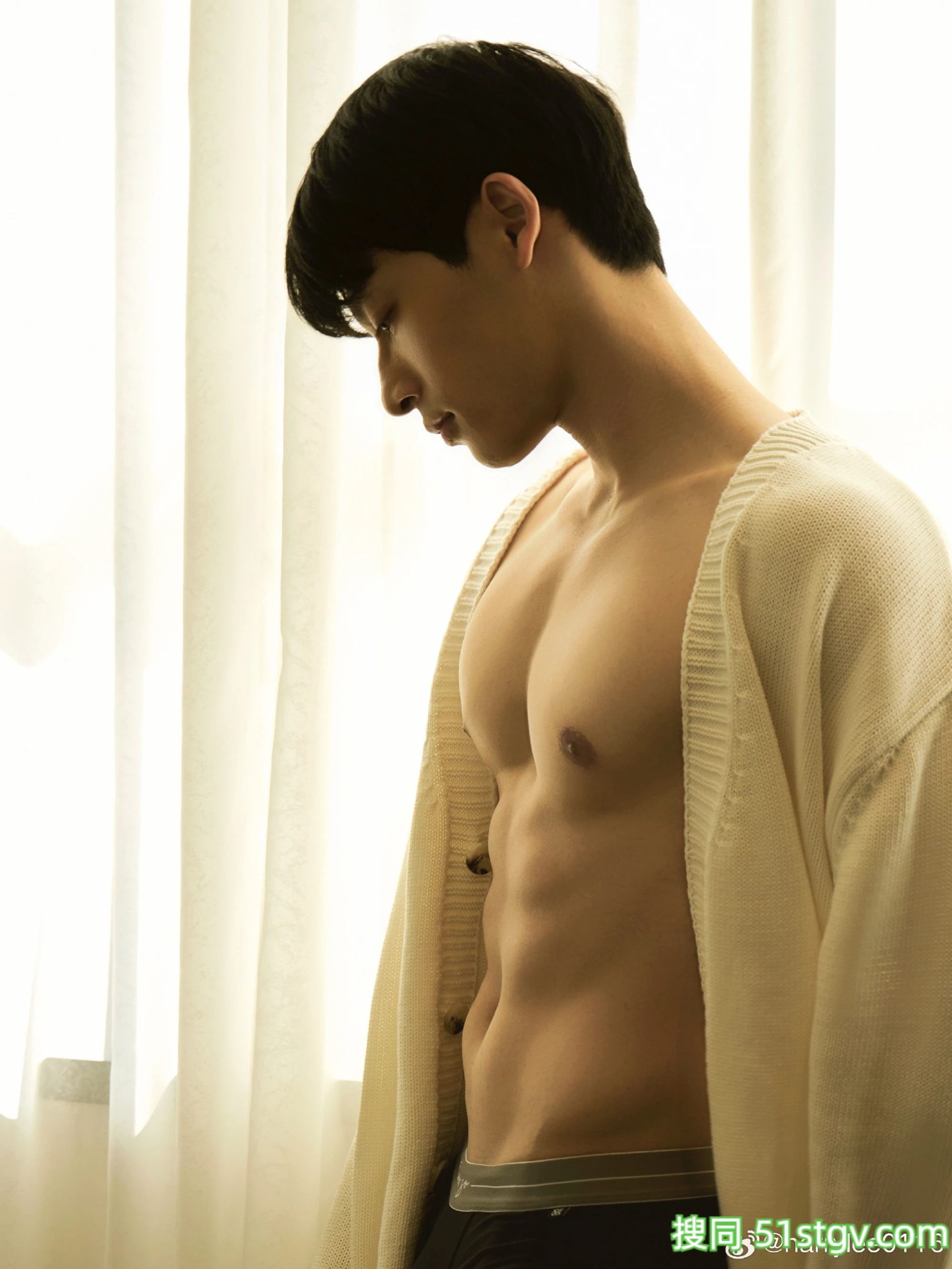 29岁广州奶气H腰肌肉男，全身瘦壮腱子肉，顶级诱惑张力满满 - 51虹马