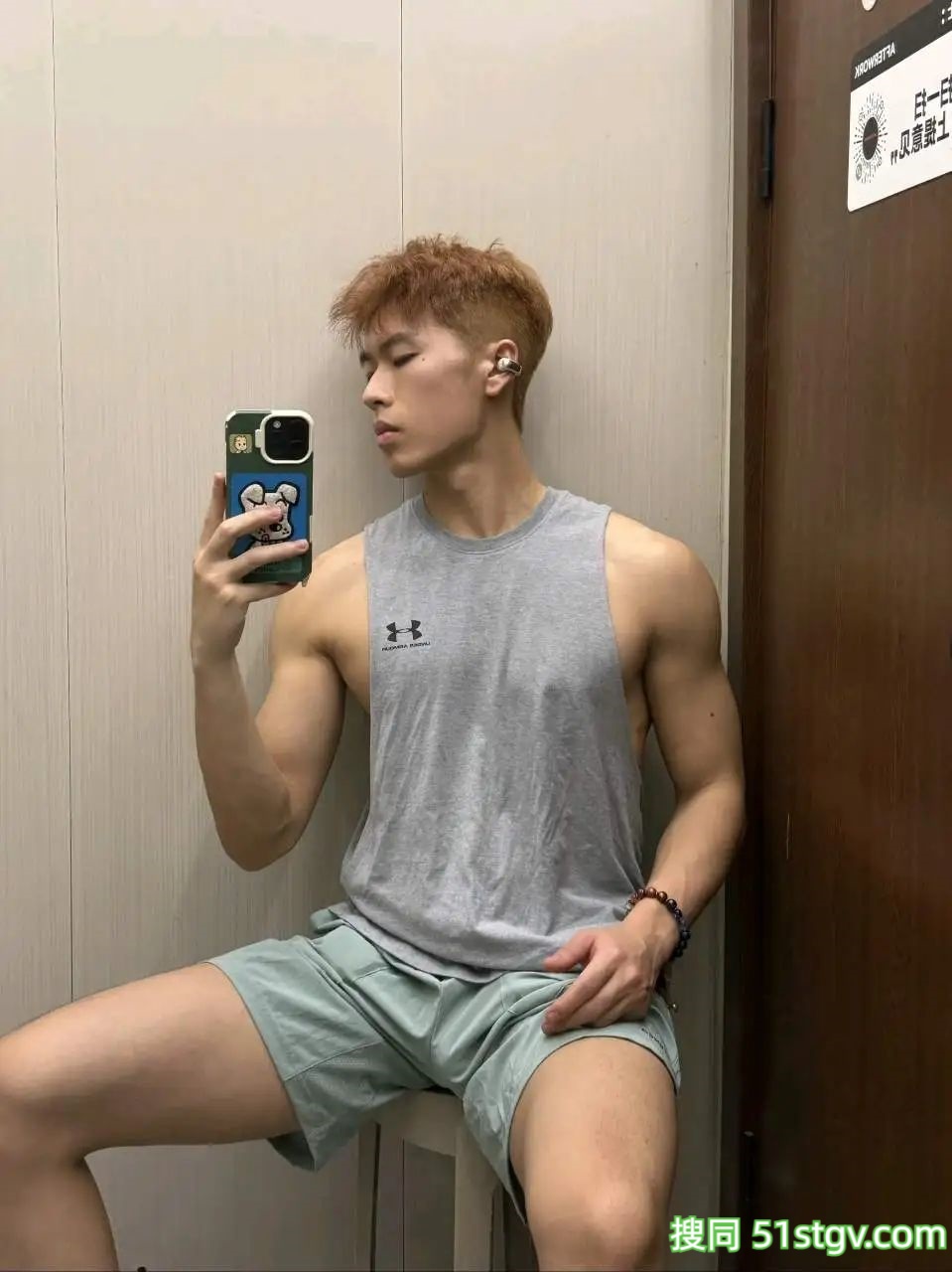 帅气肌肉男 - 51虹马