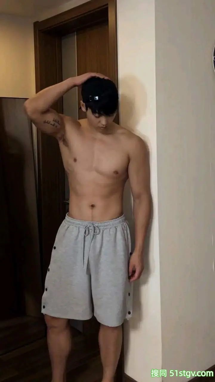 东北帅哥，粗壮脂包肌 - 51虹马