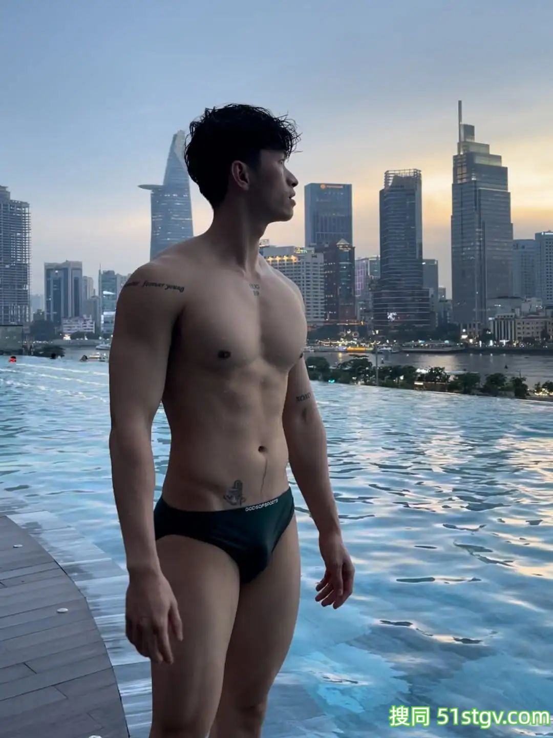 薄肌身材大长腿 - 51虹马