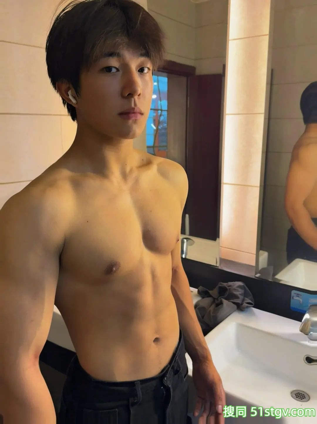 05帅气大男孩 - 51虹马