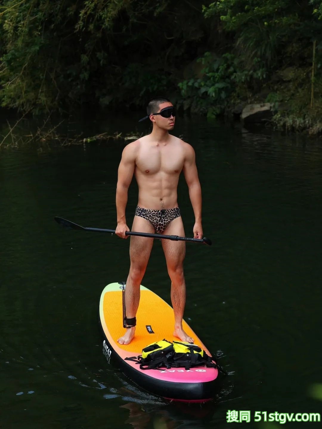 野生版肌肉男，荷尔蒙的味道 - 51虹马