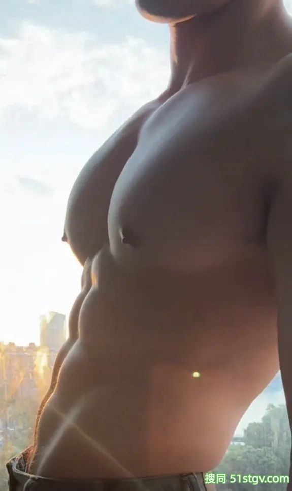 33岁泰州健身教练，粉嫩脸蛋健硕胸肌蜂腰腹肌，这肌肉让直播间弹幕疯狂 - 51虹马