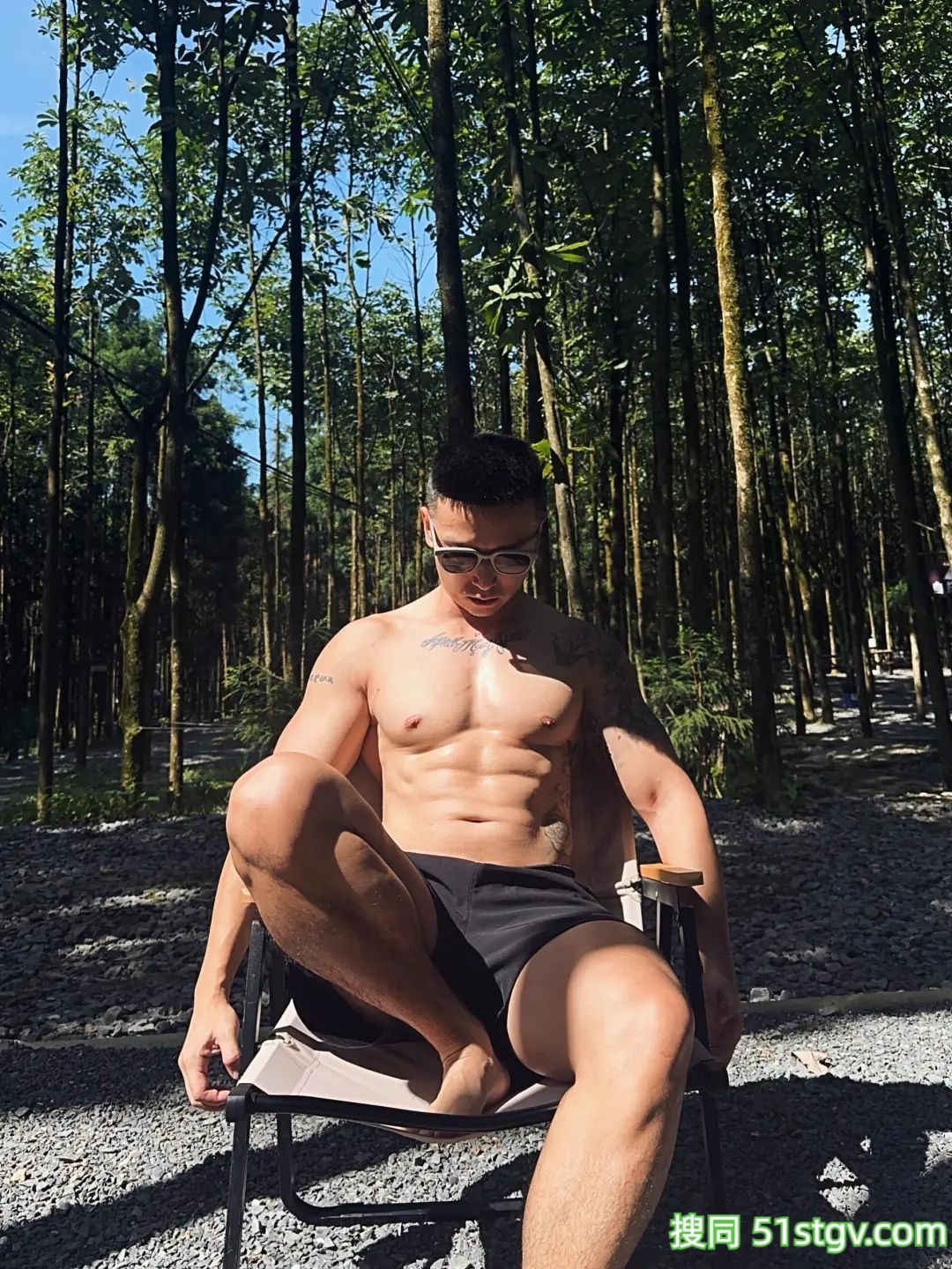 野生版肌肉男，荷尔蒙的味道 - 51虹马