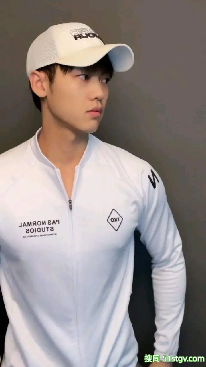 东北帅哥，粗壮脂包肌 - 51虹马