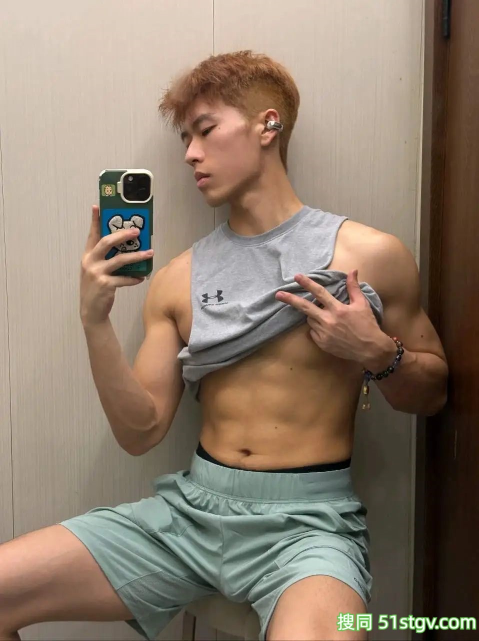 帅气肌肉男 - 51虹马