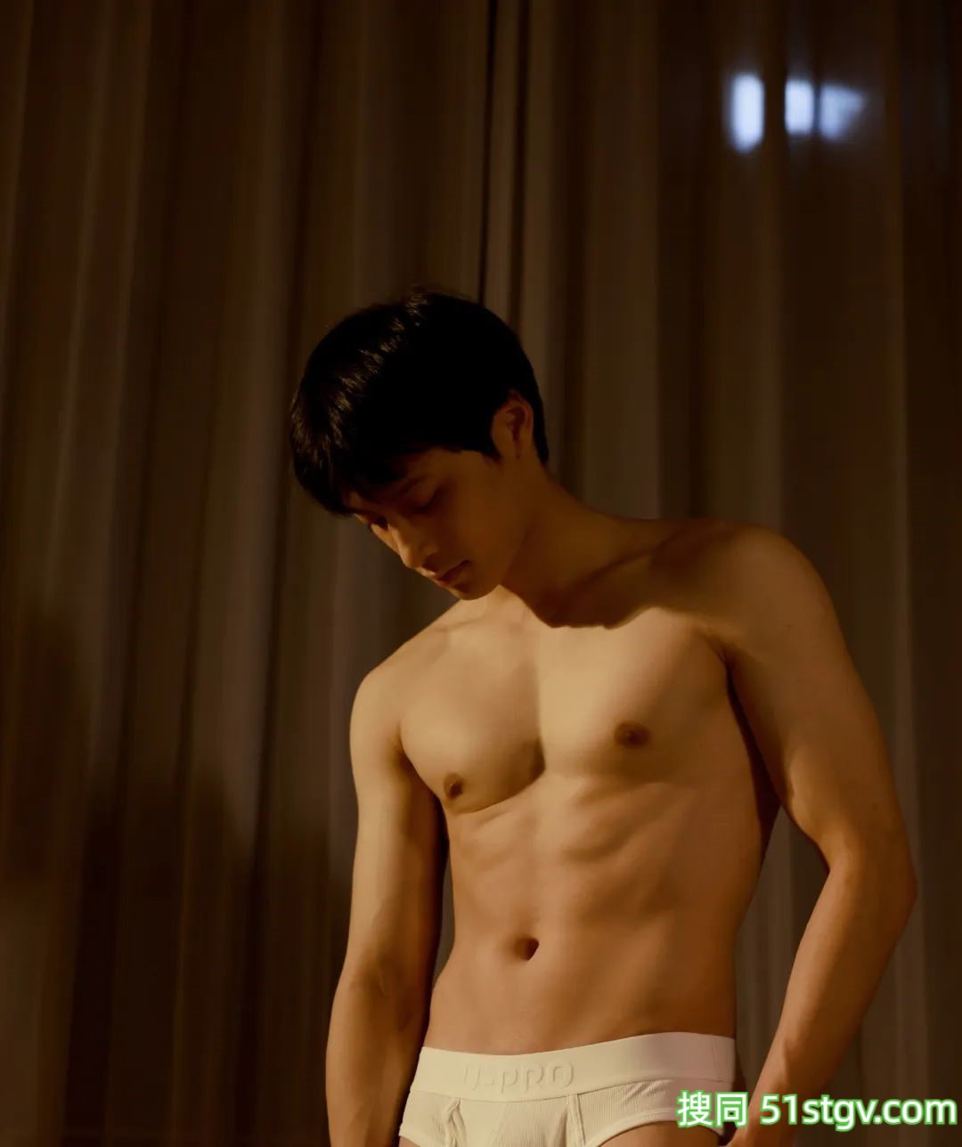 29岁广州奶气H腰肌肉男，全身瘦壮腱子肉，顶级诱惑张力满满 - 51虹马