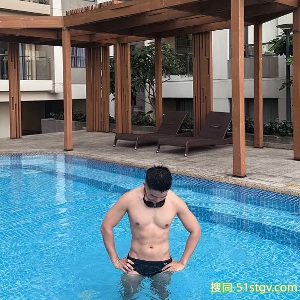 越南男飞机师,饱满胸肌结实腹肌,这制服下的肉体竟然这么性感 - 51虹马 越南男飞机师,饱满胸肌结实腹肌,这制服下的肉体竟然这么性感 - 51虹马