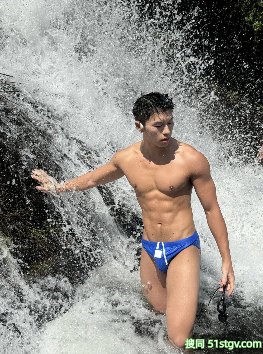 想和帅哥一起玩水 - 51虹马