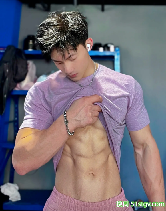 河北九头身帅哥，绝美大胸肌藕节臂，这极致宽肩窄腰保真流量密码 - 51虹马