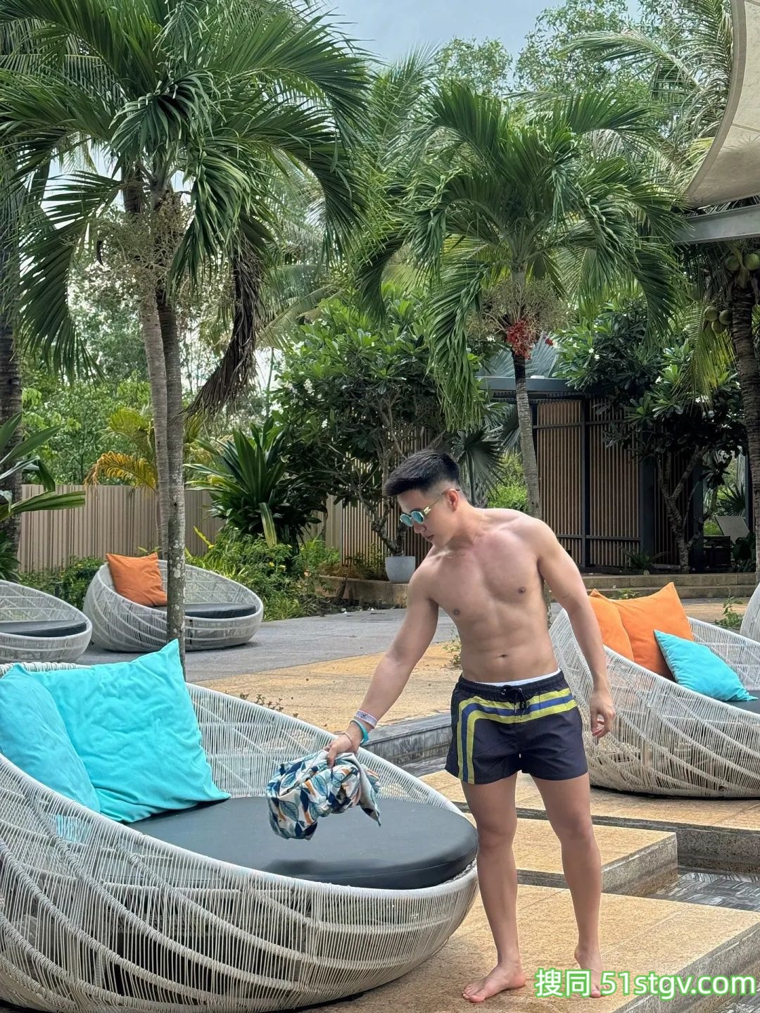 越南男飞机师,饱满胸肌结实腹肌,这制服下的肉体竟然这么性感 - 51虹马 越南男飞机师,饱满胸肌结实腹肌,这制服下的肉体竟然这么性感 - 51虹马