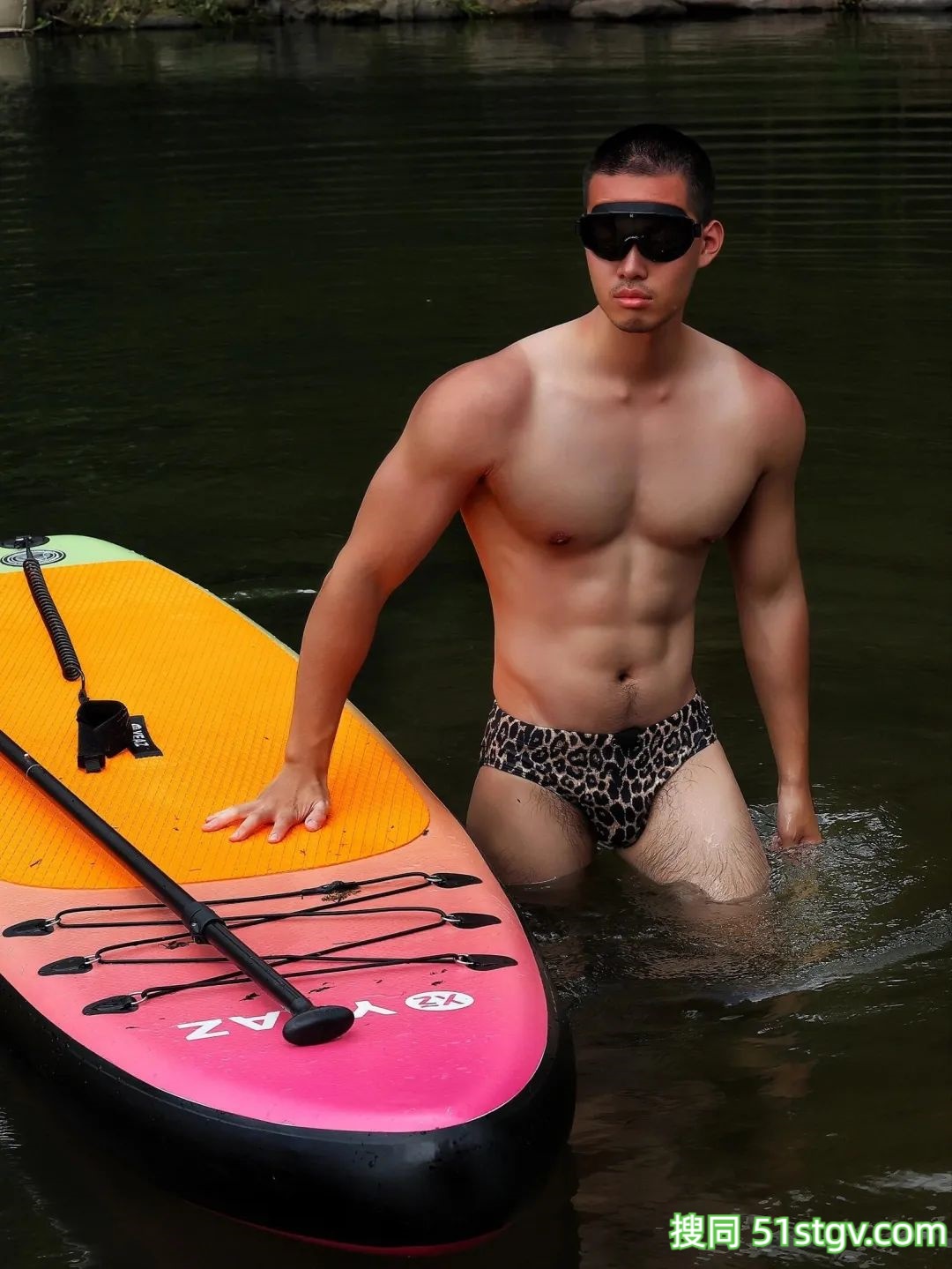 野生版肌肉男，荷尔蒙的味道 - 51虹马