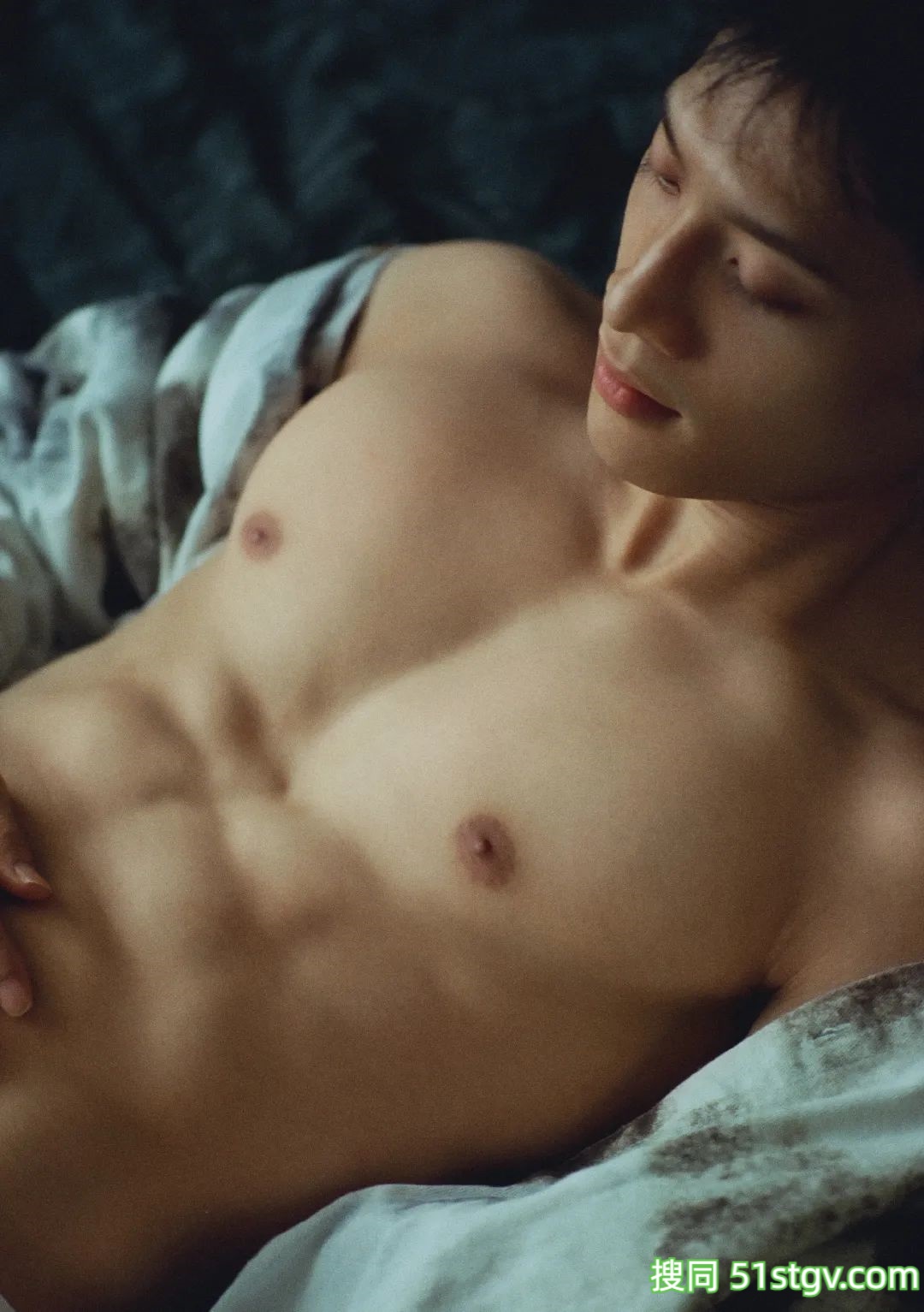 29岁广州奶气H腰肌肉男，全身瘦壮腱子肉，顶级诱惑张力满满 - 51虹马