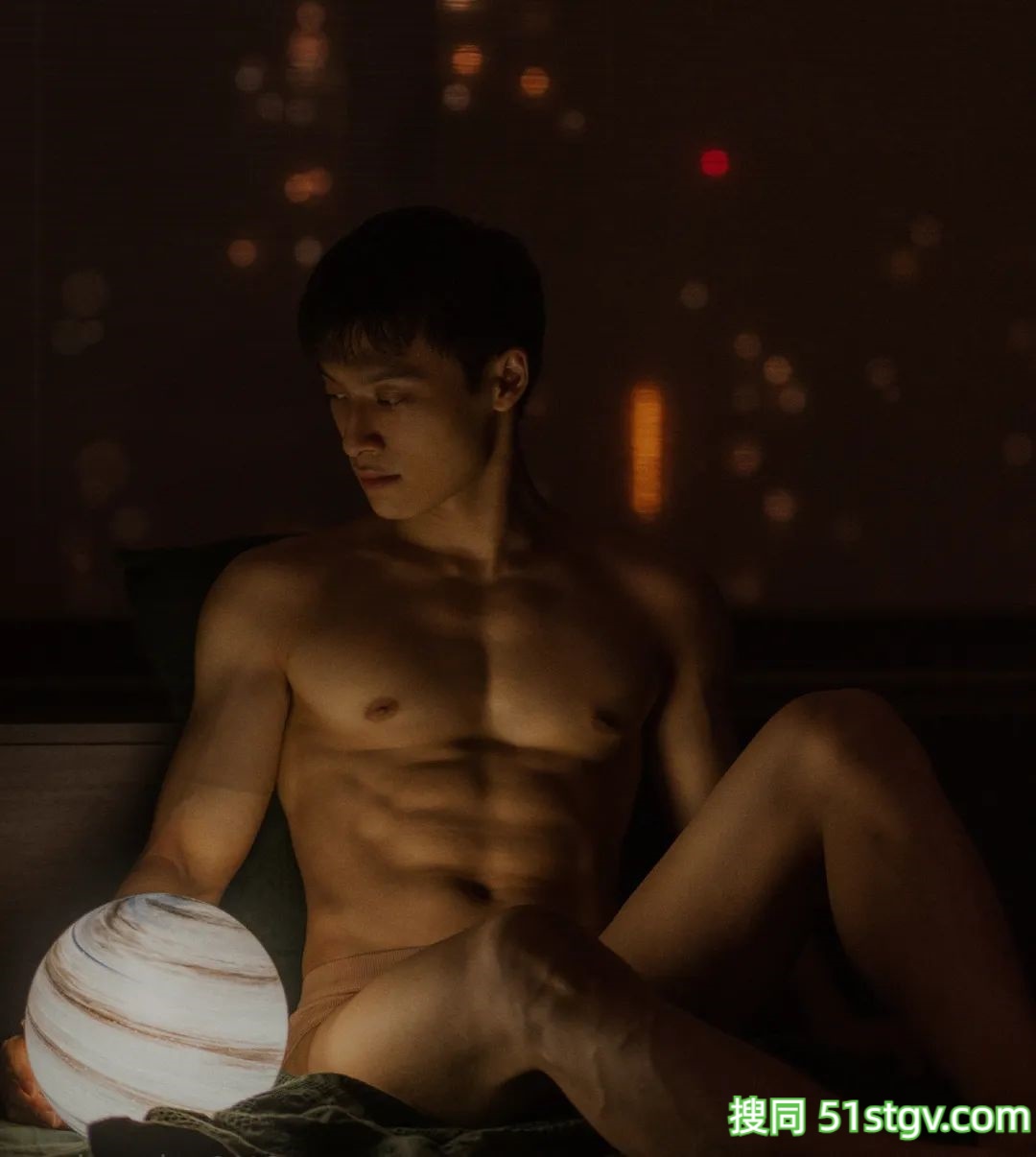 29岁广州奶气H腰肌肉男，全身瘦壮腱子肉，顶级诱惑张力满满 - 51虹马