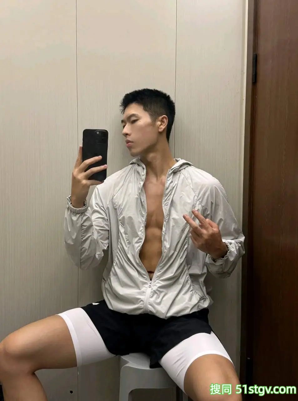 帅气肌肉男 - 51虹马