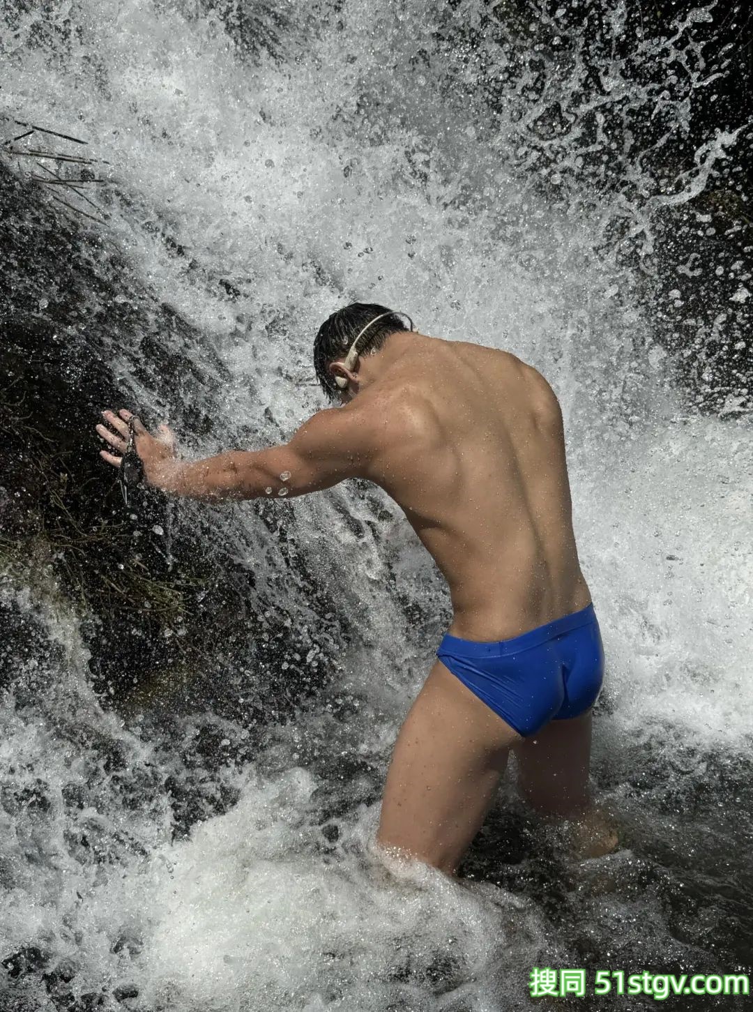 想和帅哥一起玩水 - 51虹马