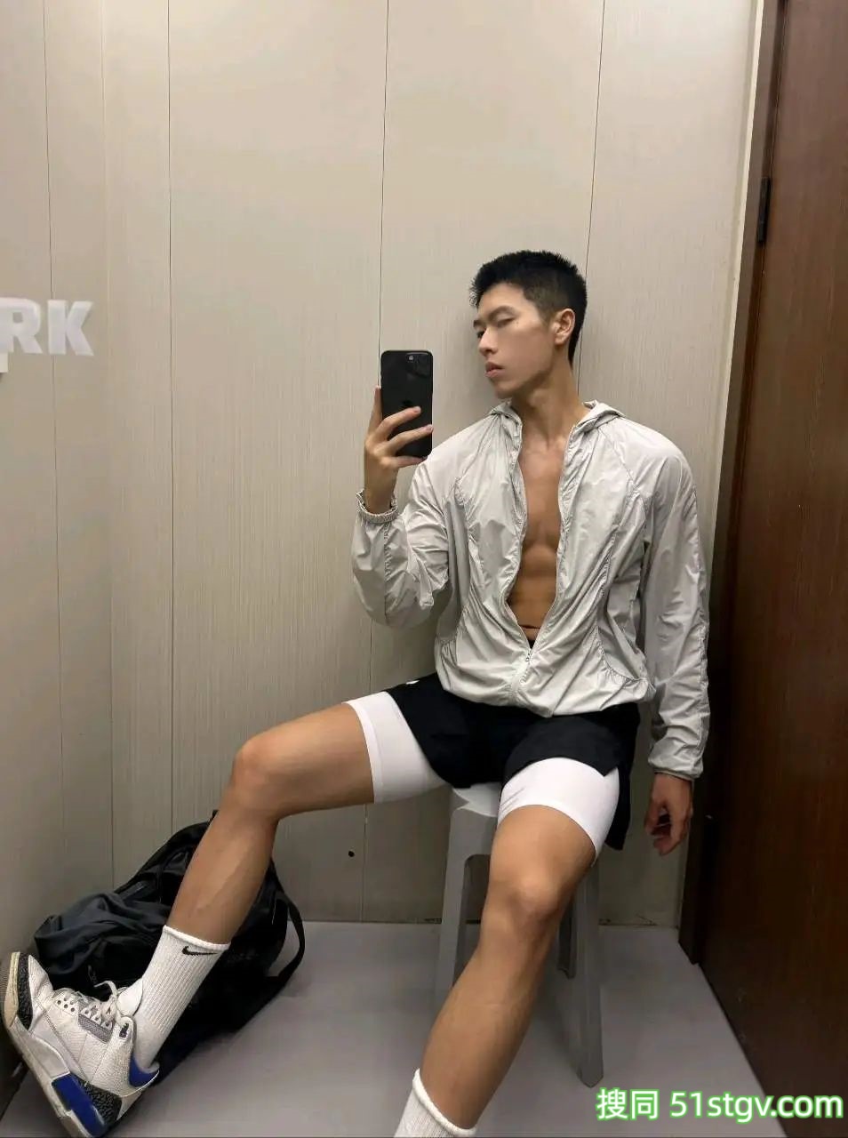 帅气肌肉男 - 51虹马