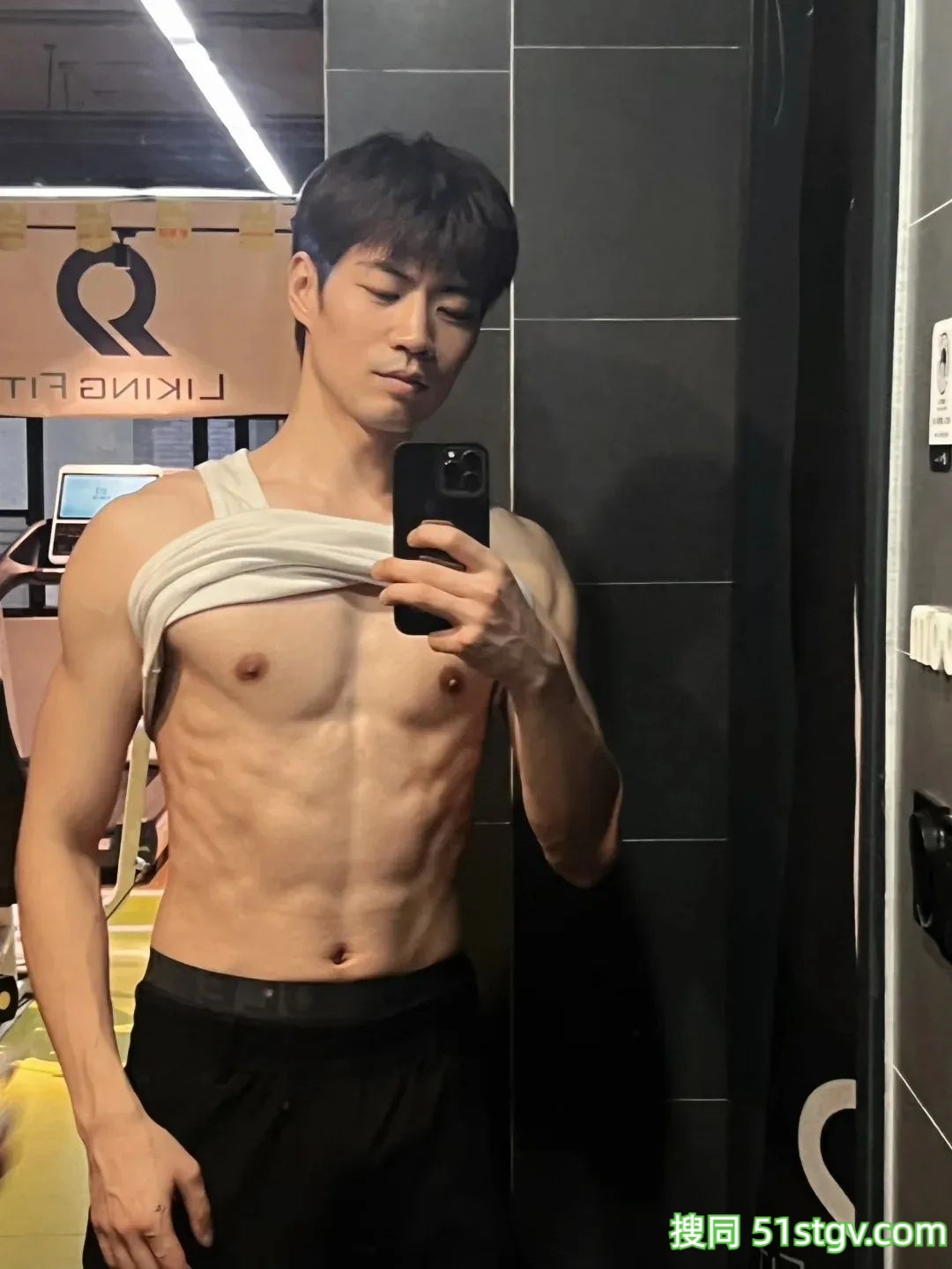 30岁北影硕士，有才有颜，183细腰公狗腰，细腻的演技，下一个爆款就是他 - 51虹马