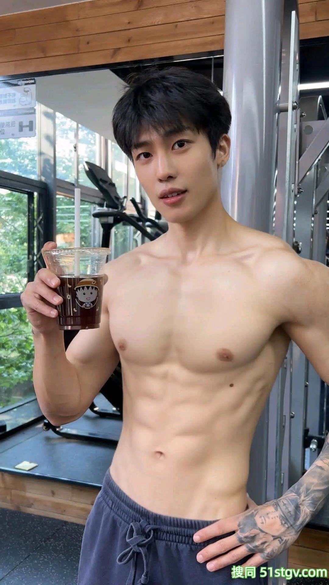 看帅哥心情好，高颜值好身材，天菜小哥哥是谁在谈-51虹马