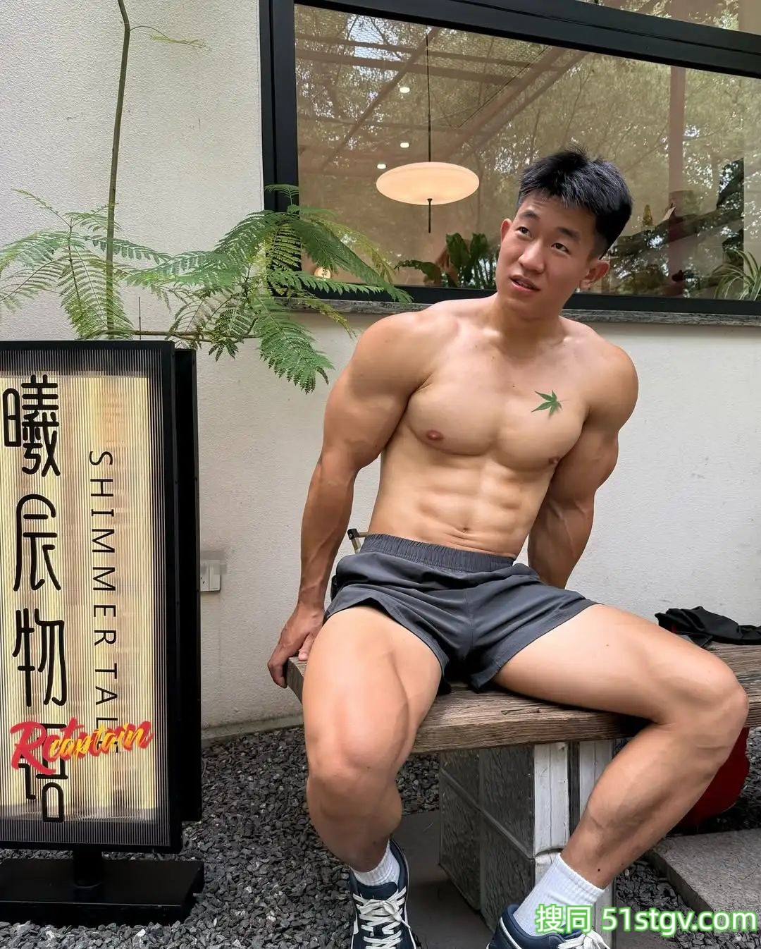 憨憨壮实的体育生 - 51虹马