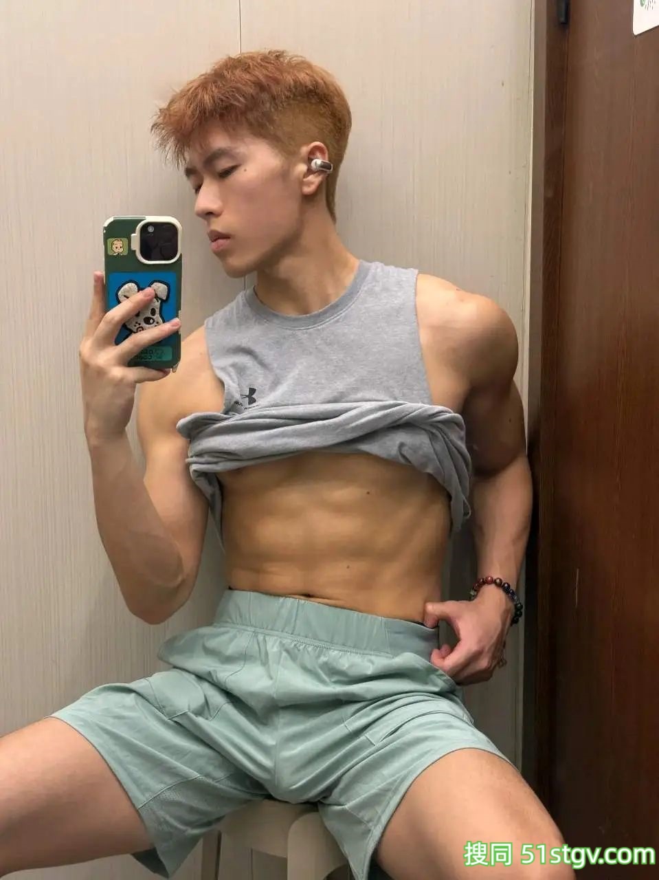 帅气肌肉男 - 51虹马