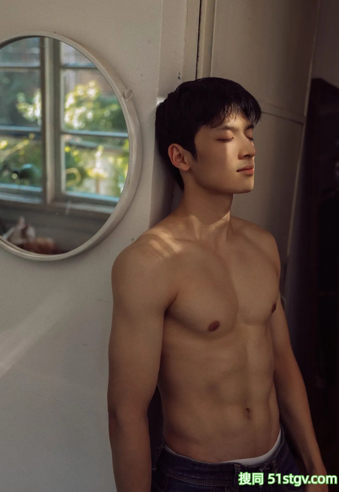 29岁广州奶气H腰肌肉男，全身瘦壮腱子肉，顶级诱惑张力满满 - 51虹马