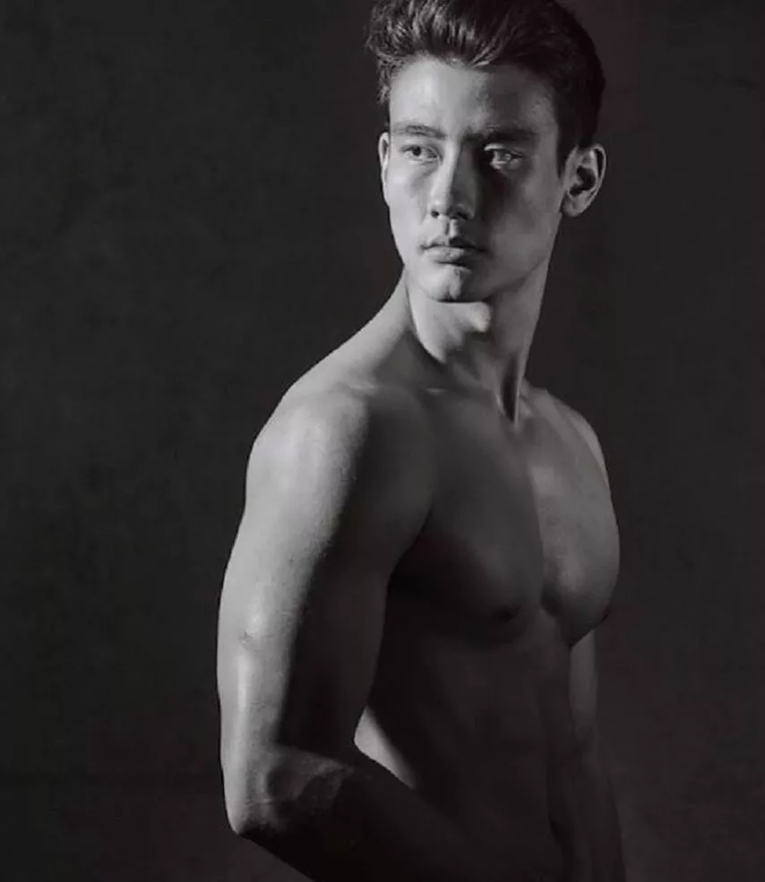 混血肌肉医生去当舞男? - 51虹马 混血肌肉医生去当舞男? - 51虹马