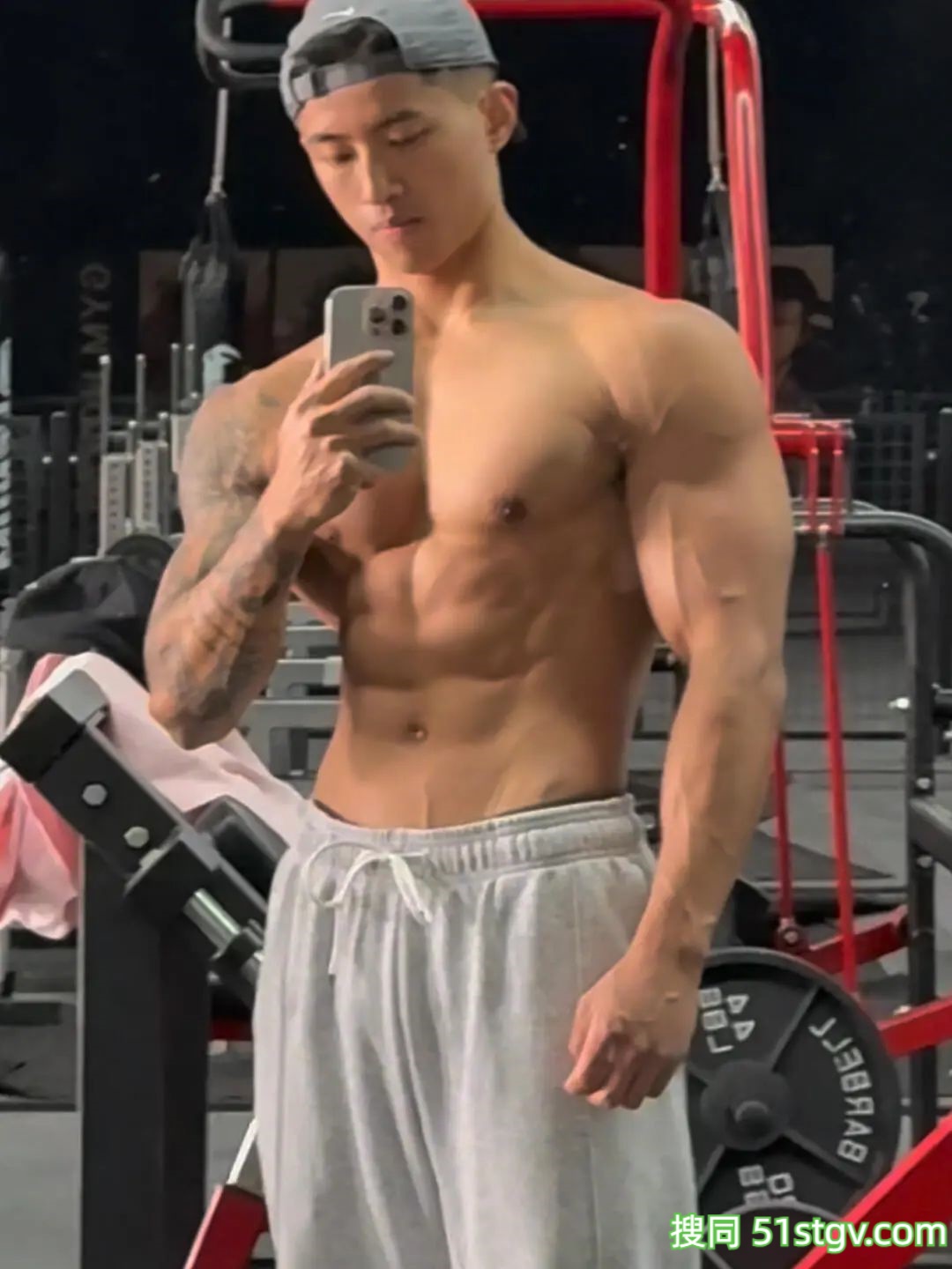 黑皮体育生就是香 - 51虹马