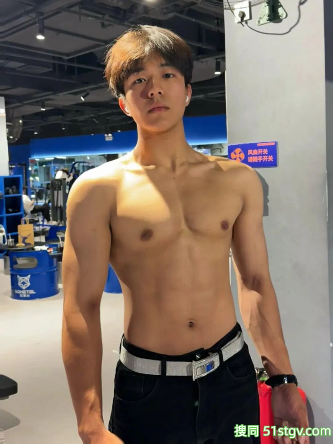 05帅气大男孩-51虹马