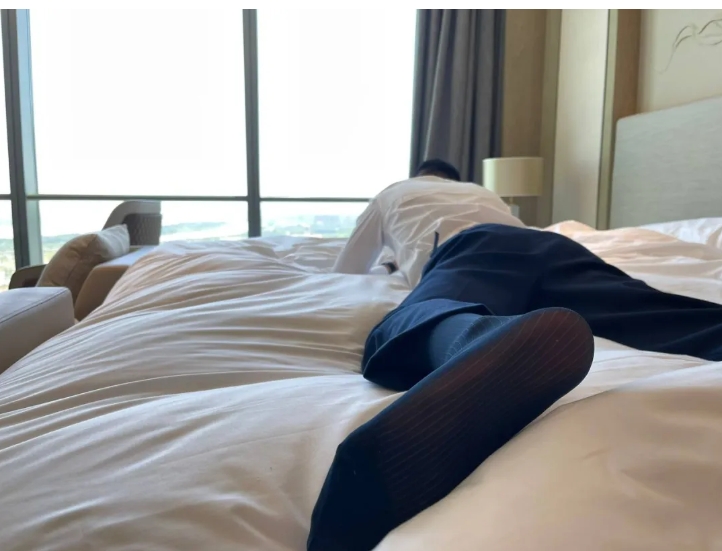 推特15w粉丝的肌肉体育生，空降要价4000？ - 51虹马