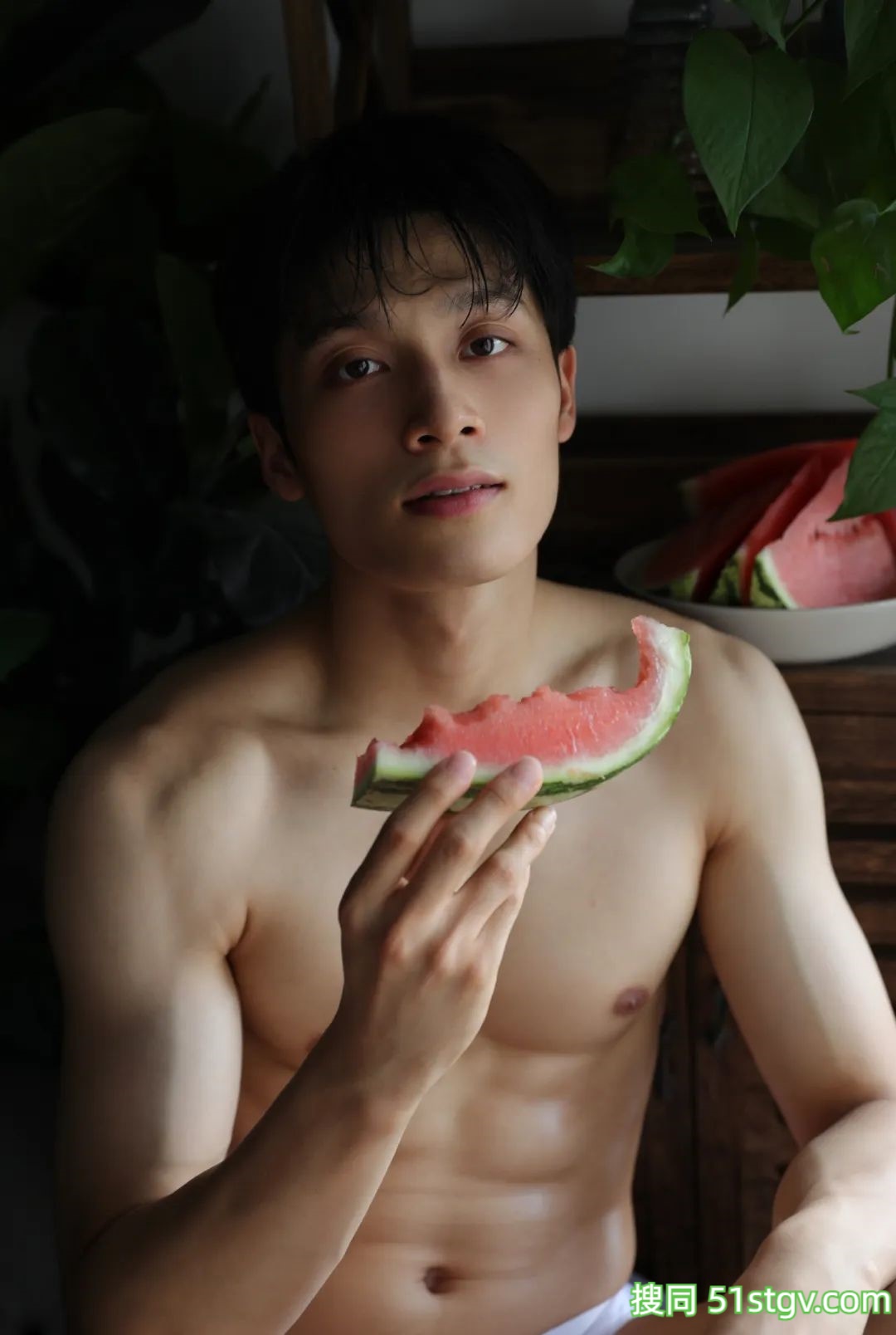 29岁广州奶气H腰肌肉男，全身瘦壮腱子肉，顶级诱惑张力满满 - 51虹马