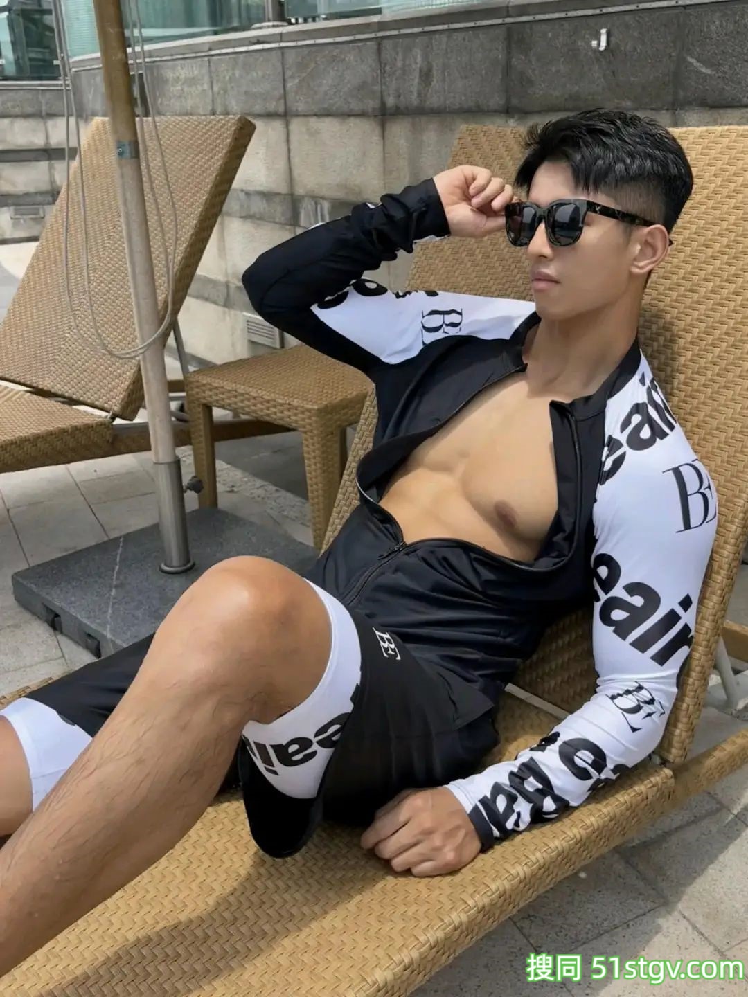 黑皮体育生就是香 - 51虹马