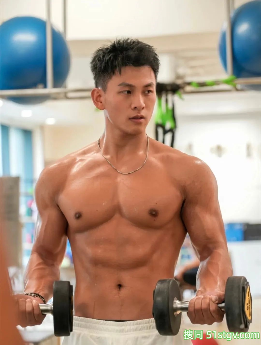 27岁常州运动博主，麒麟臂公狗腰，这肌肉线条馋哭全网健身狗-51虹马