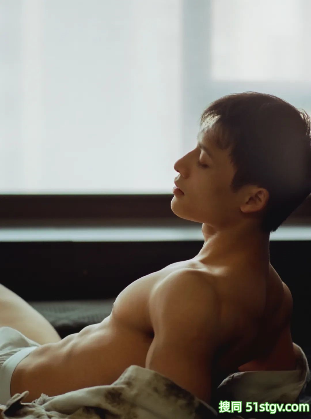 29岁广州奶气H腰肌肉男，全身瘦壮腱子肉，顶级诱惑张力满满 - 51虹马