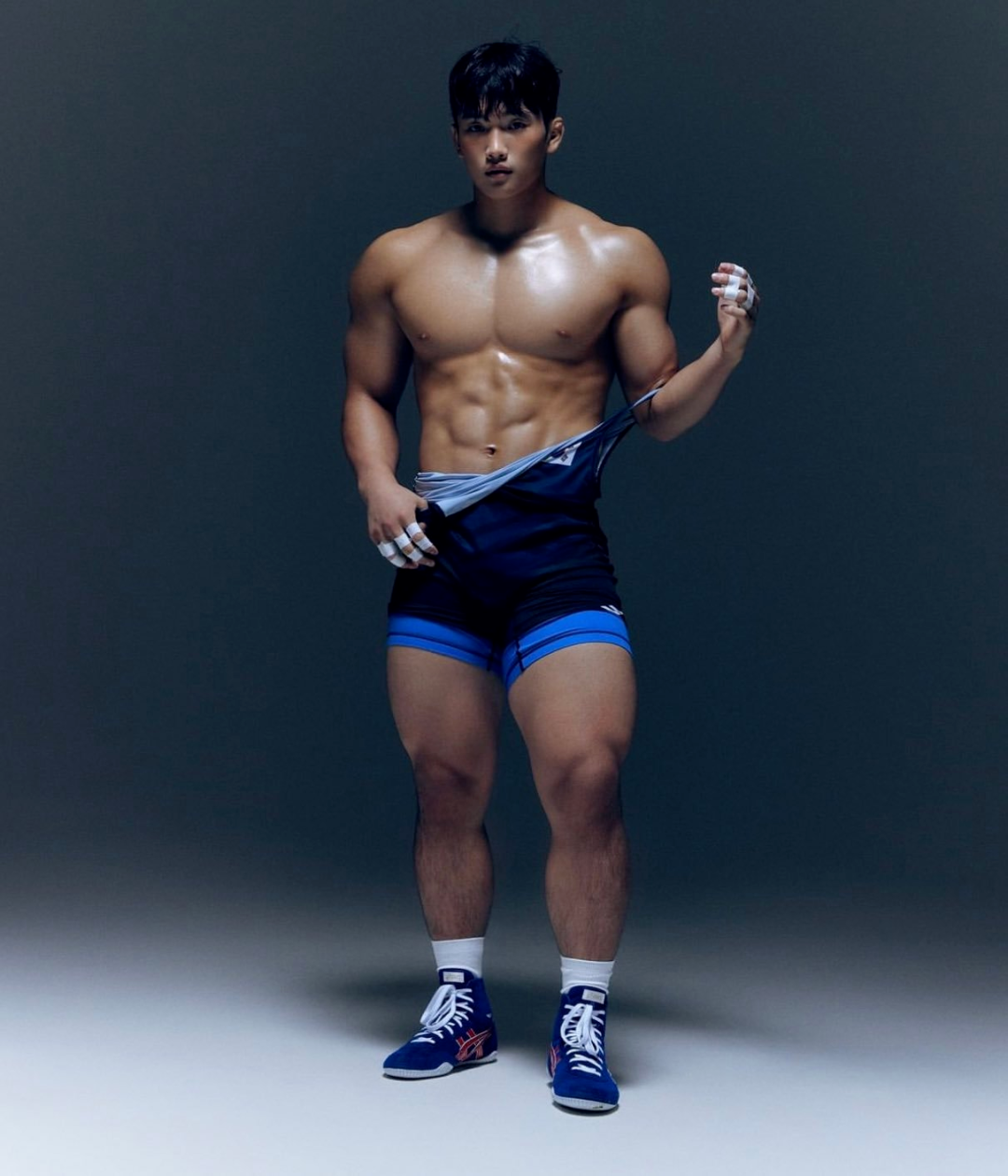 23岁韩国65公斤自由摔跤选手，炸裂的肩部手臂肌肉，磐石般臀大肌必胜秘诀 - 51虹马