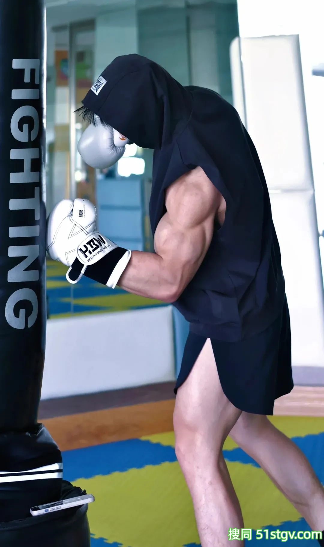 河北九头身帅哥，绝美大胸肌藕节臂，这极致宽肩窄腰保真流量密码 - 51虹马