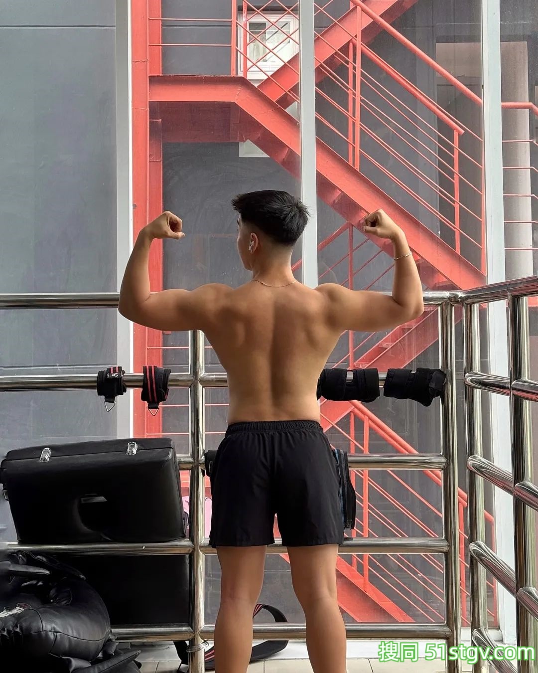 越南男飞机师,饱满胸肌结实腹肌,这制服下的肉体竟然这么性感 - 51虹马 越南男飞机师,饱满胸肌结实腹肌,这制服下的肉体竟然这么性感 - 51虹马